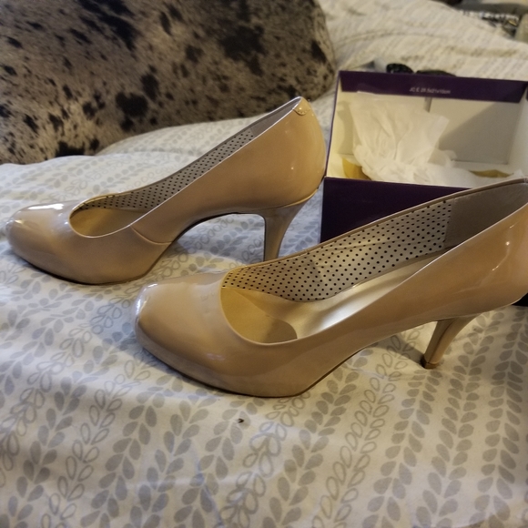 Madden Girl Nude heels. - Picture 4 of 7